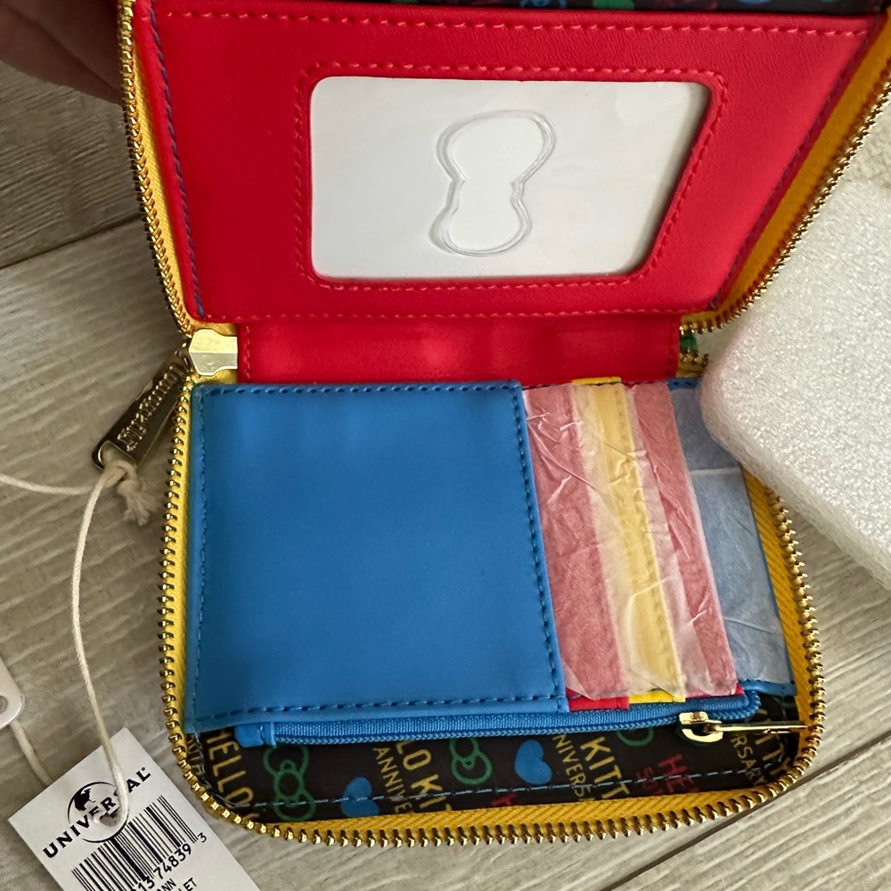 NEW!! Cute Hello Kitty wallet from universal studios in Los Angeles! - Picture 2 of 4